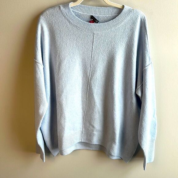 Light Blue Vince Camuto Crew Neck Sweater Size Large Line Down Middle - Picture 1 of 4